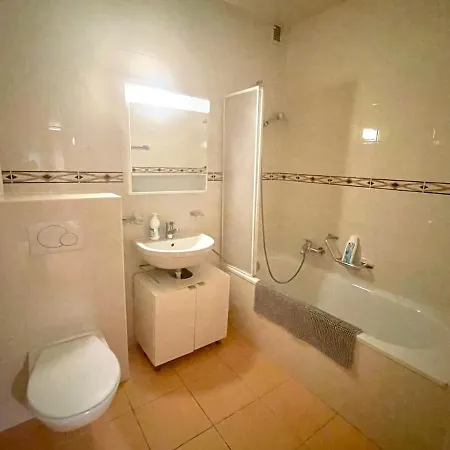Beautiful And Spacious In Down Town *